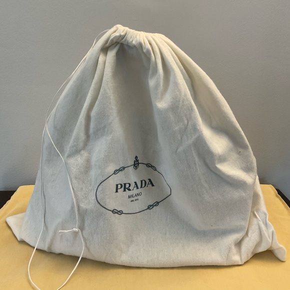 Prada SAFFIANO LEATHER HANDBAG - Picture 2 of 13